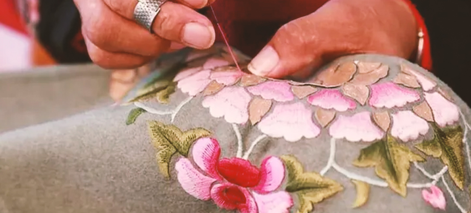 The Cultural Significance of Chinese Embroidery: Discover with Furn-Store