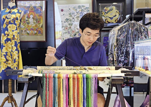 The Cultural Significance of Sichuan Embroidery: Discover with Furn-Store